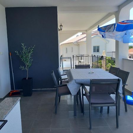 Apartman Niko Malinska Exterior foto